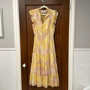 BB Dakota by Steve Madden. Long floral dress, light weight, Dress is lined.